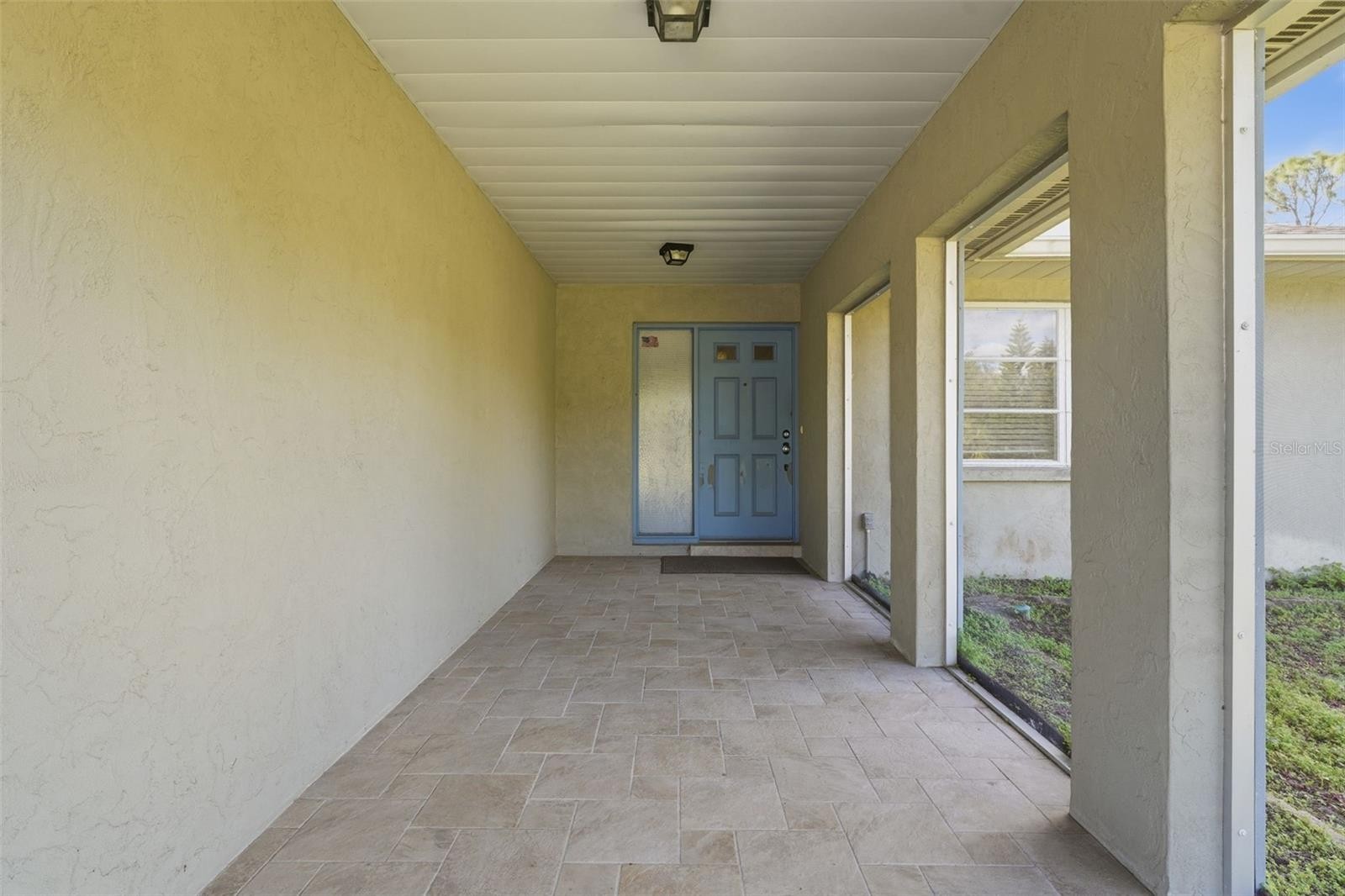 1641 MACKINTOSH BLVD