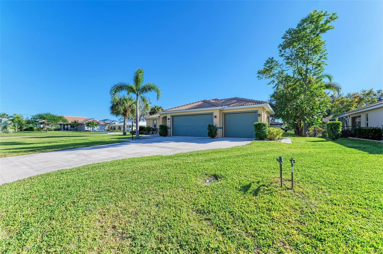 436 N ROSSETTI DR