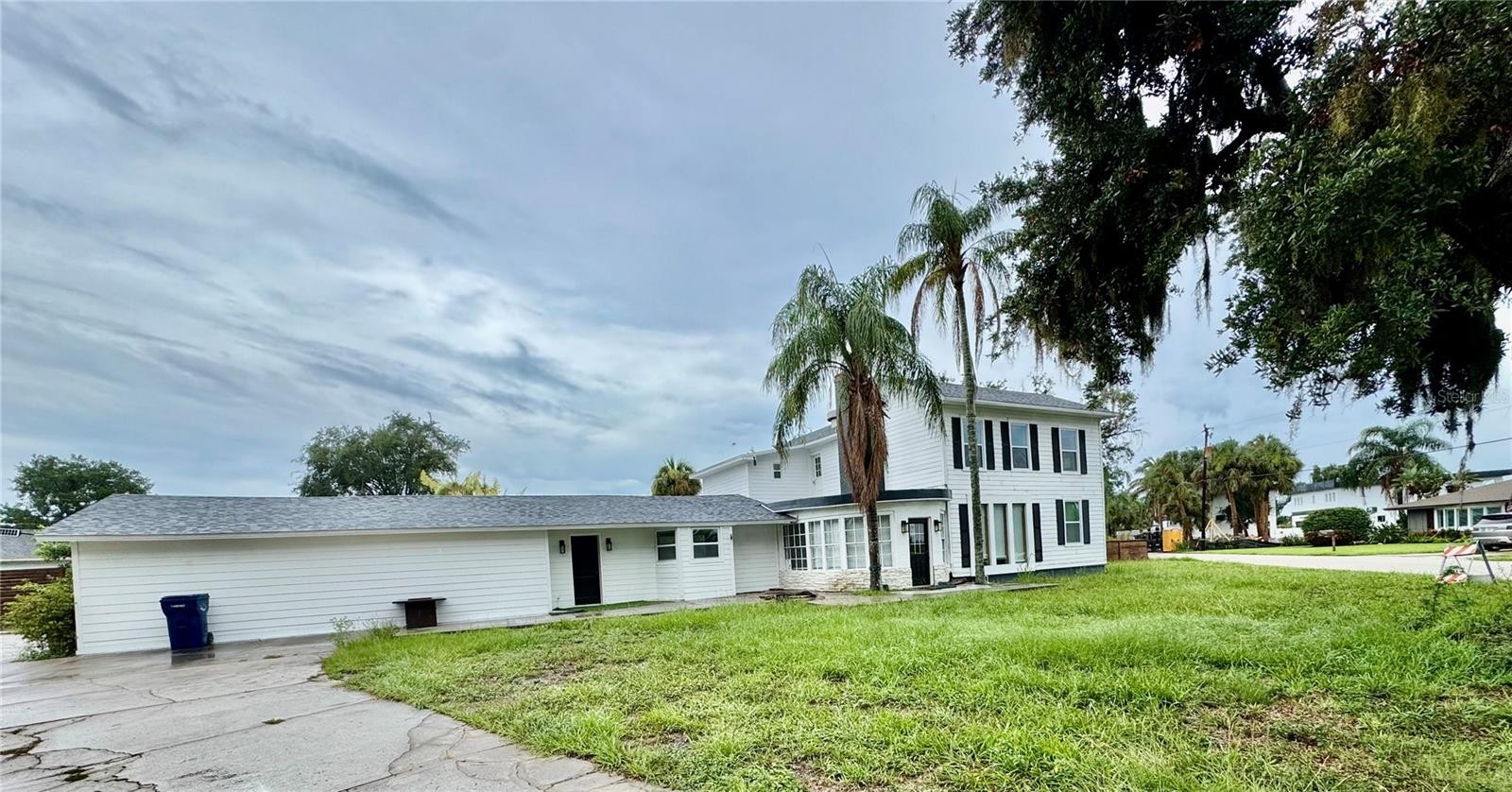 812 TROPICAL DR