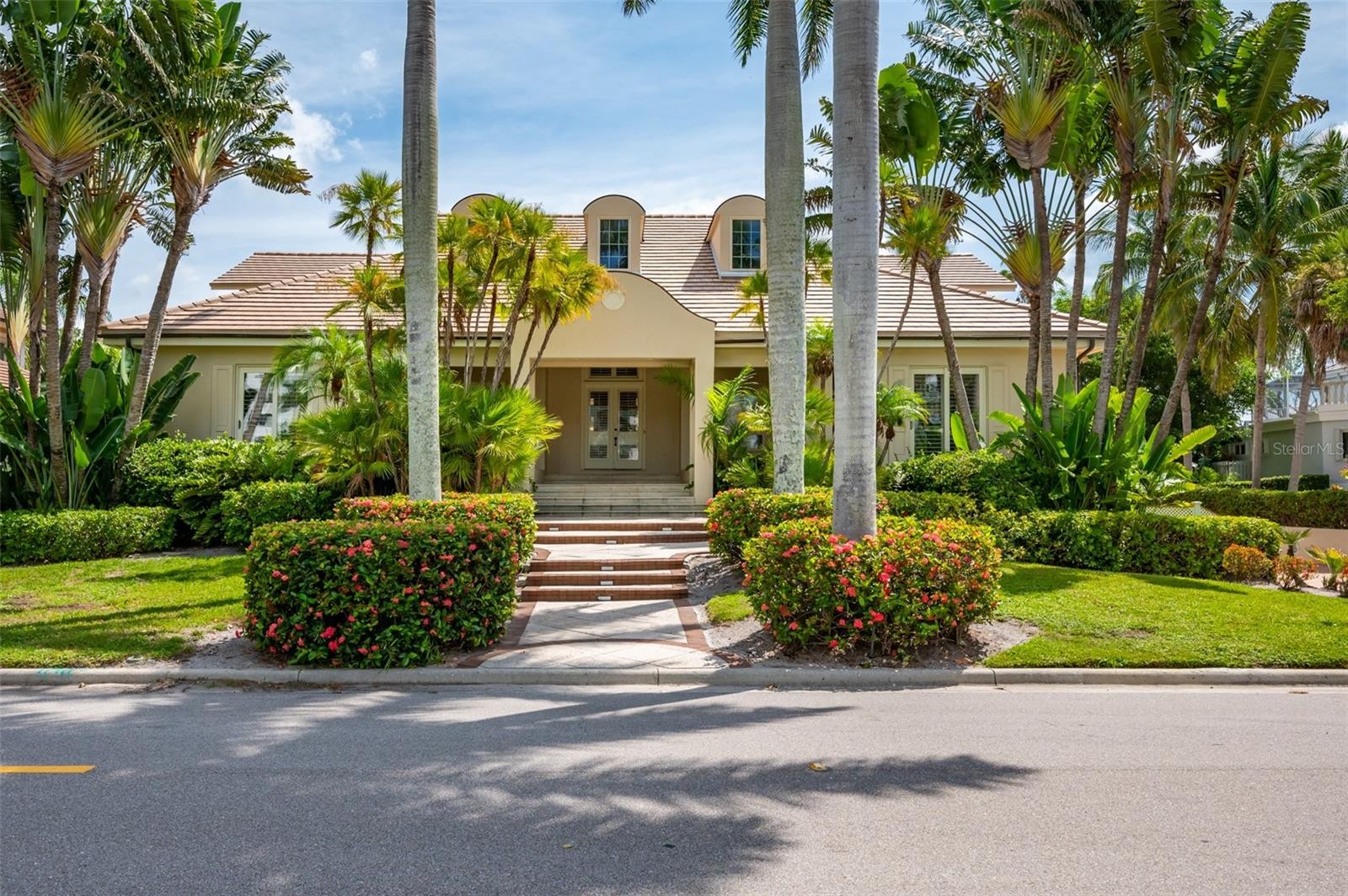 981 LONGBOAT CLUB RD