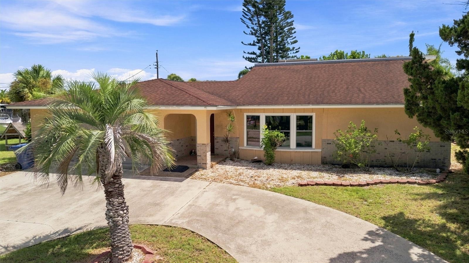 352 LAKE RD