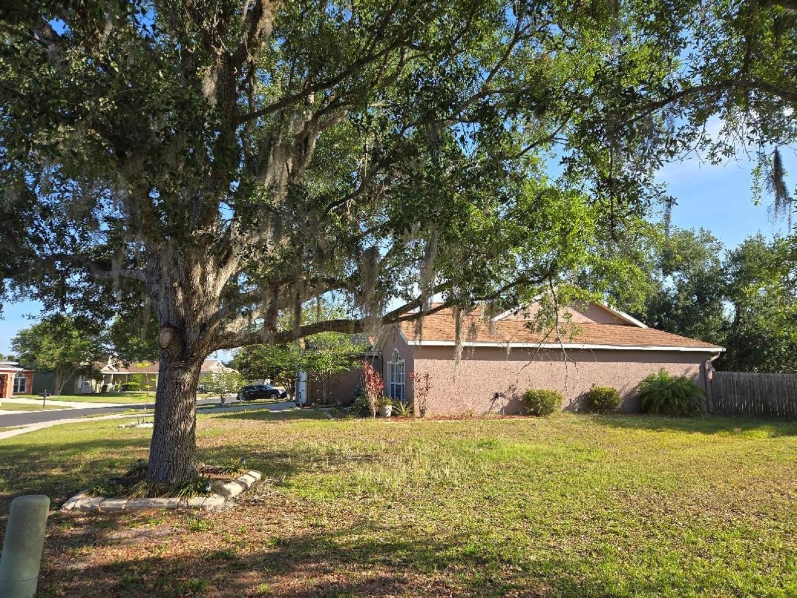 4199 BANBURY CIR