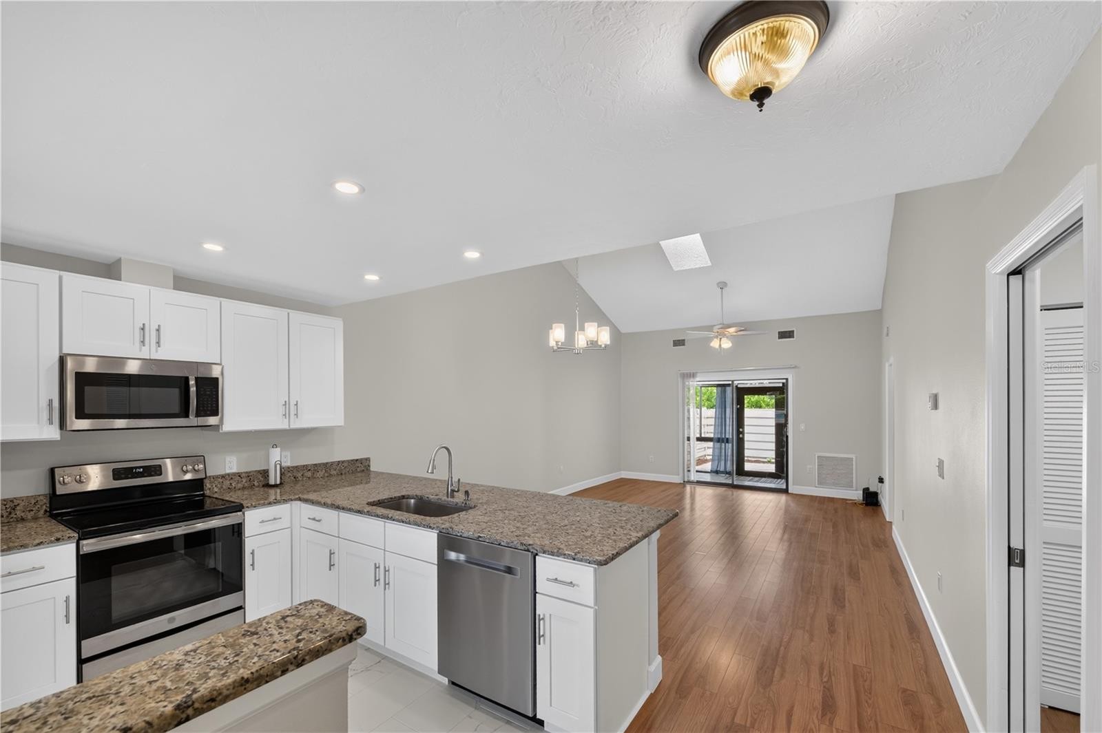 428 40TH CT W