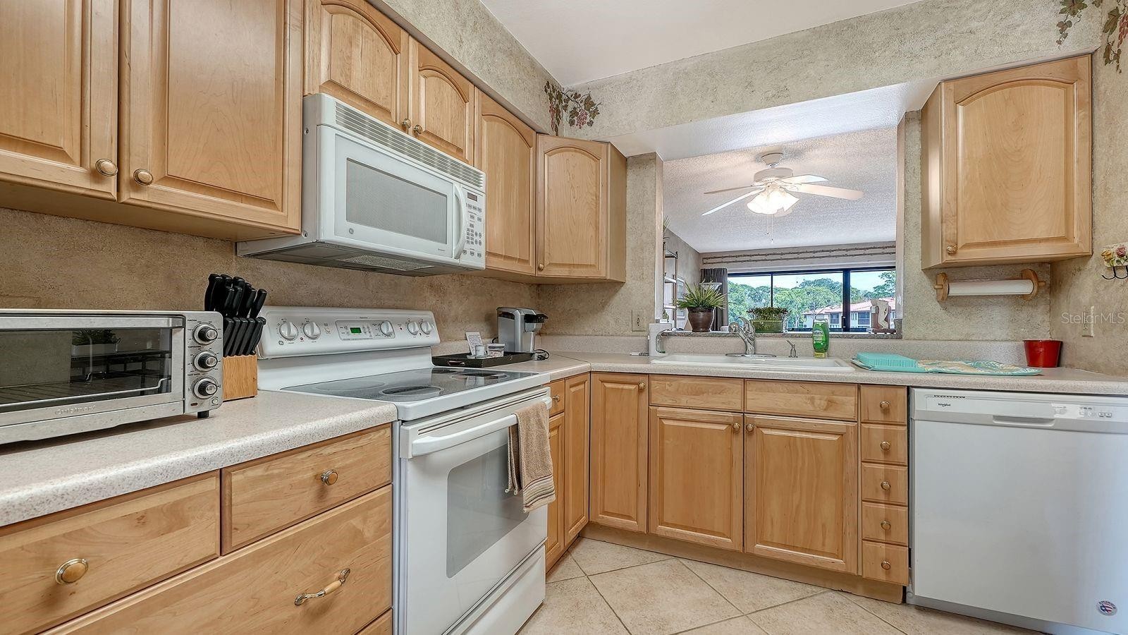 5183 LAKE VILLAGE DR #6