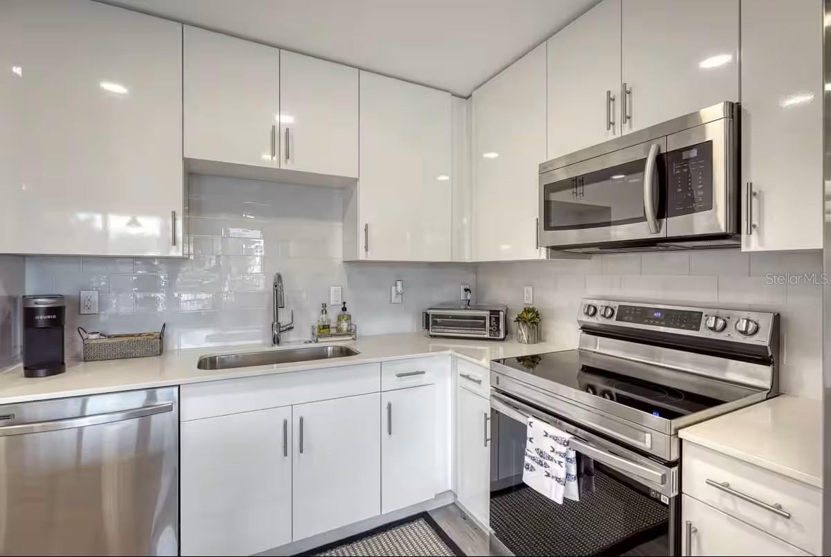 1709 N TAMIAMI TRL #220
