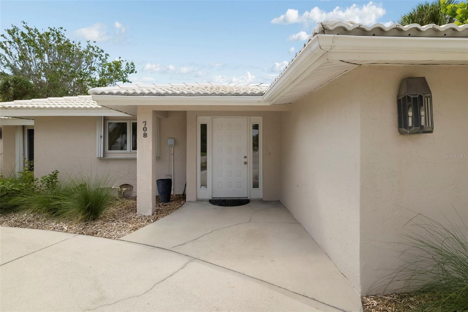 708 GARFIELD DR