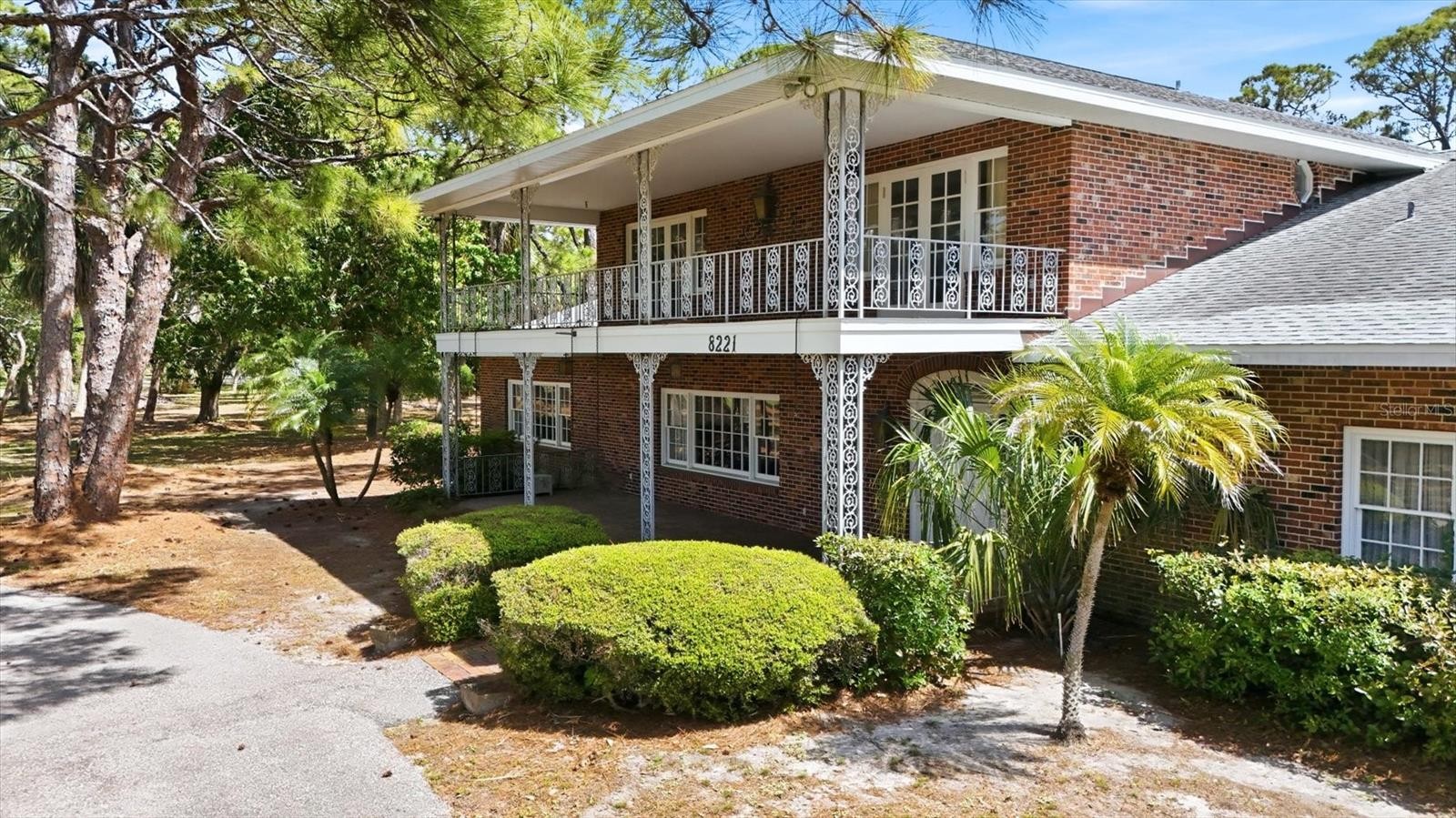 8221 DESOTO MEMORIAL HWY