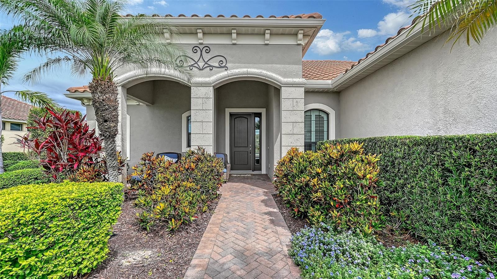 8215 LARKSPUR CIR