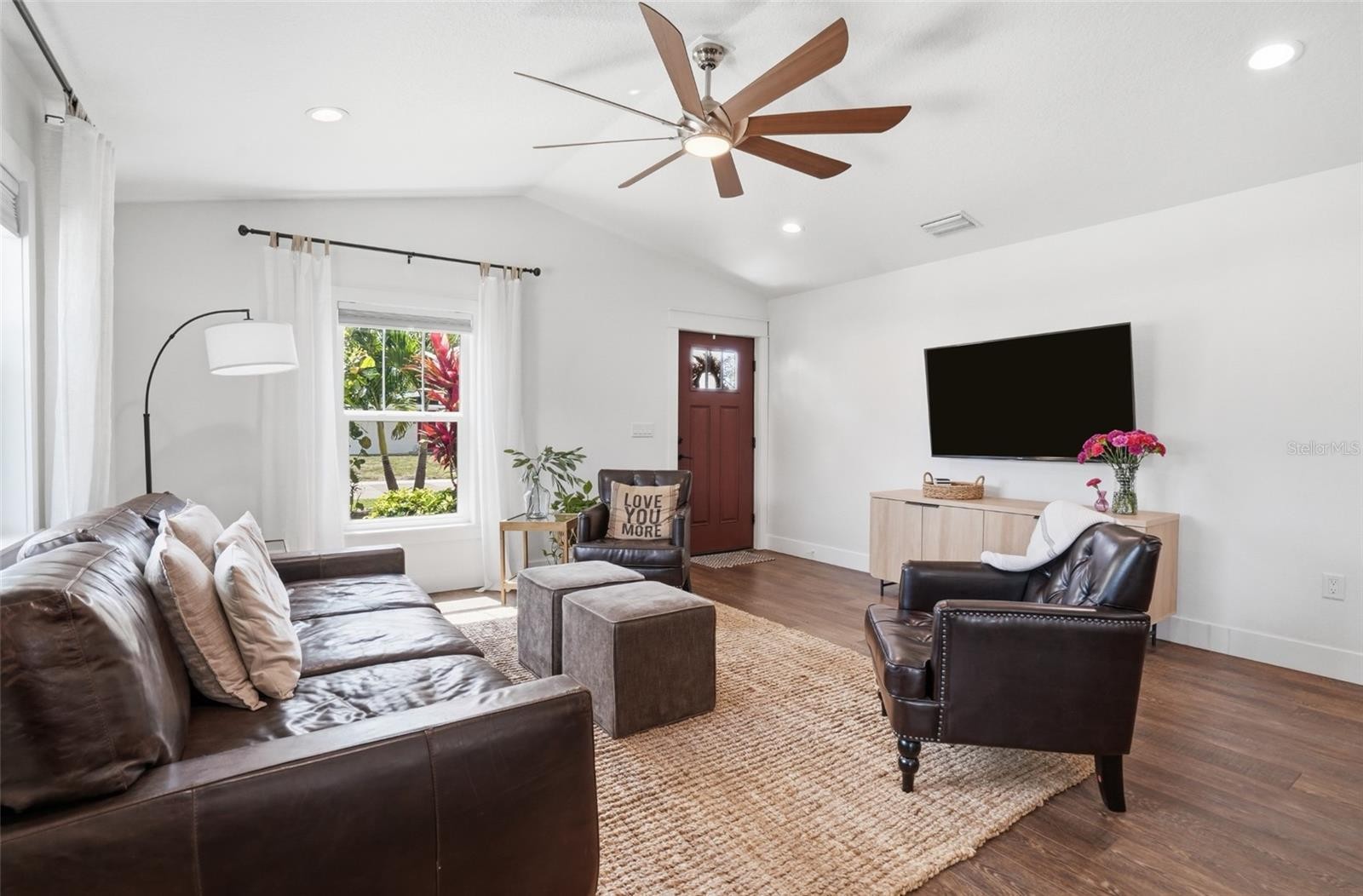 606 19TH AVE W