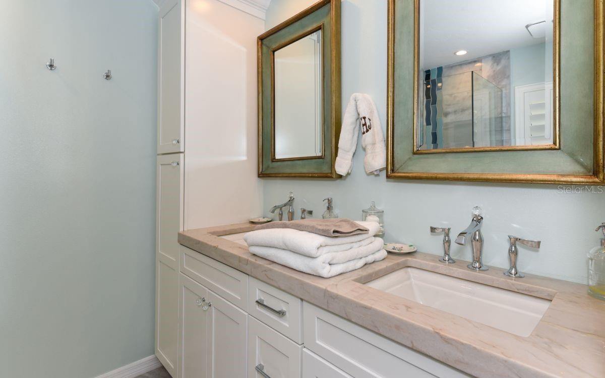 4629 OAK FOREST DR E #17