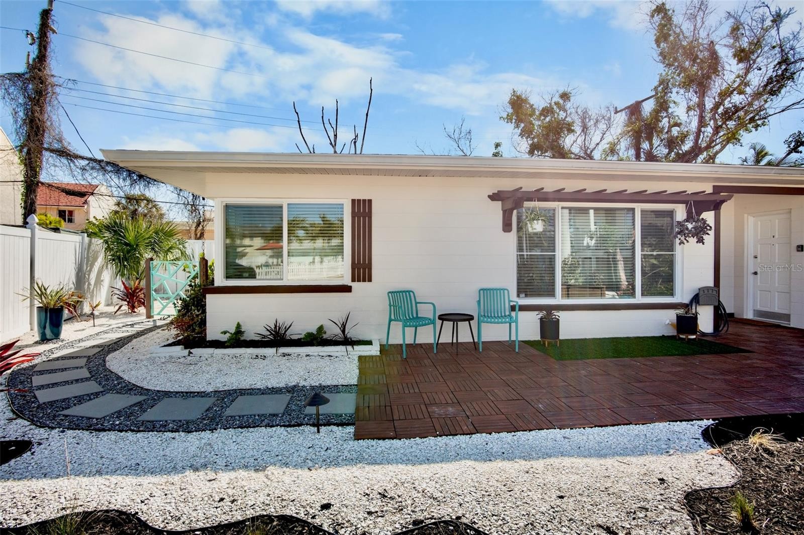1138 SUN N SEA DR