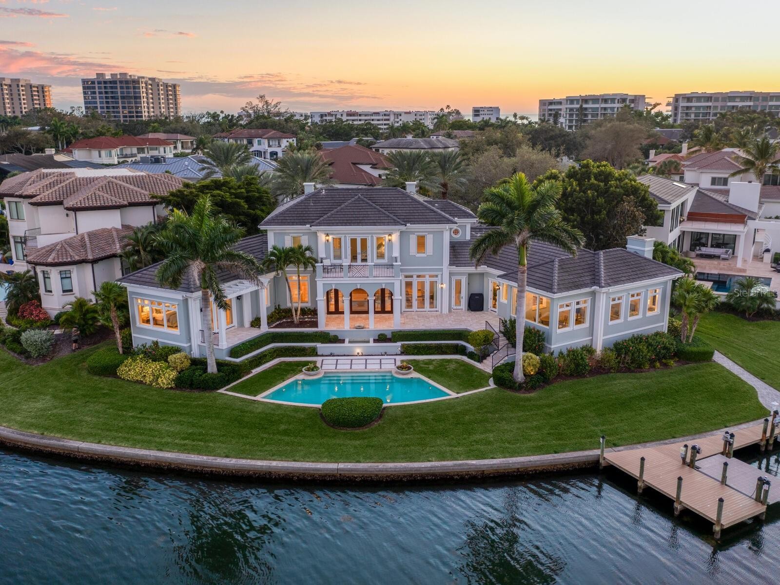 560 HARBOR POINT RD