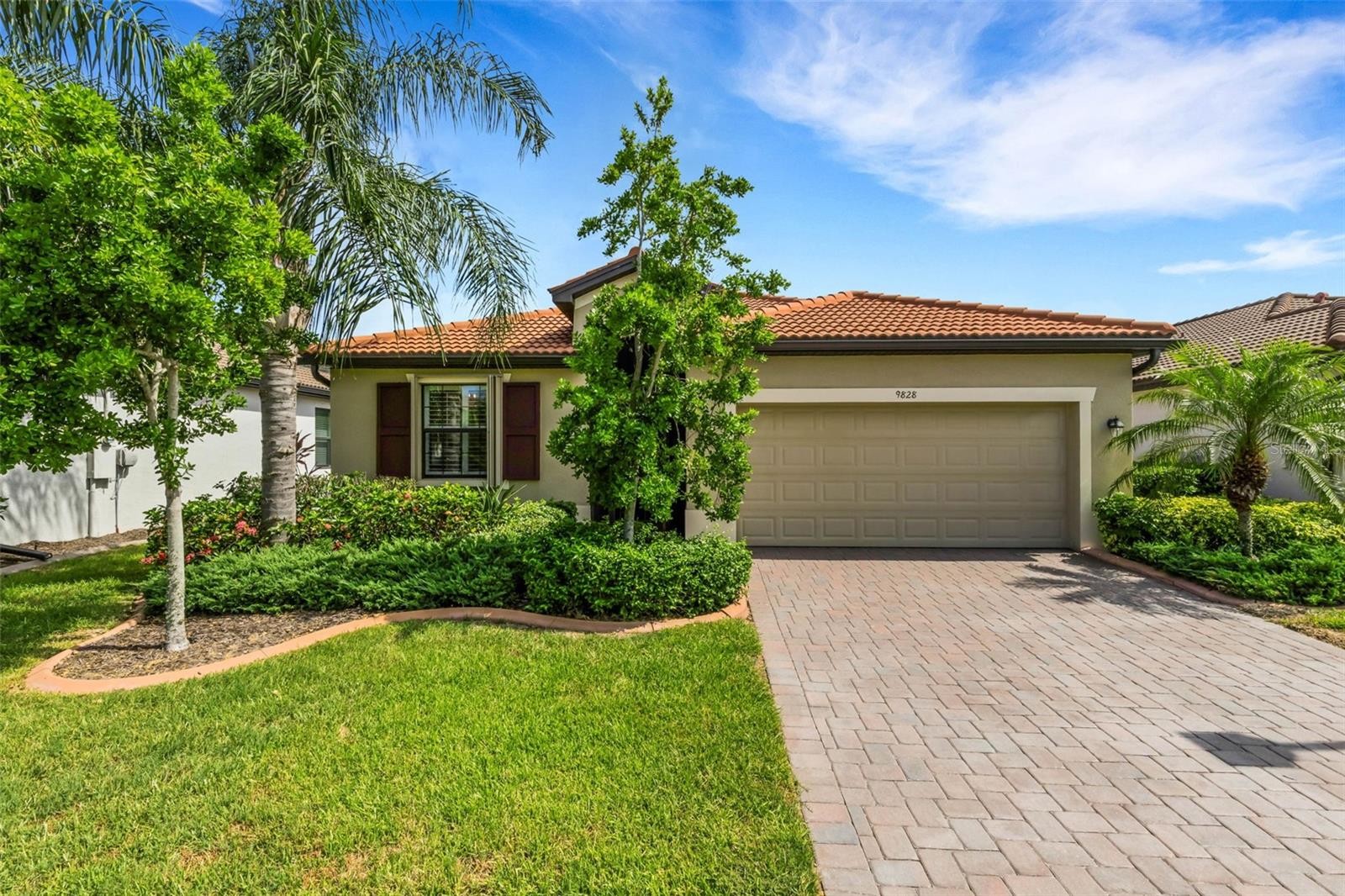 9828 HILLTOP DR