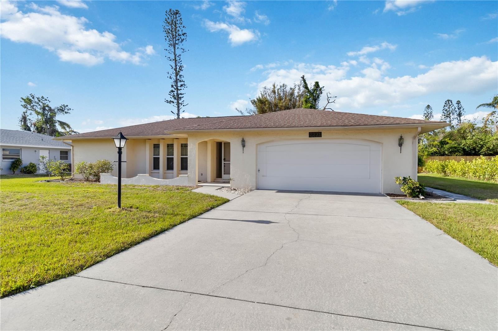 2271 PINE VIEW CIR