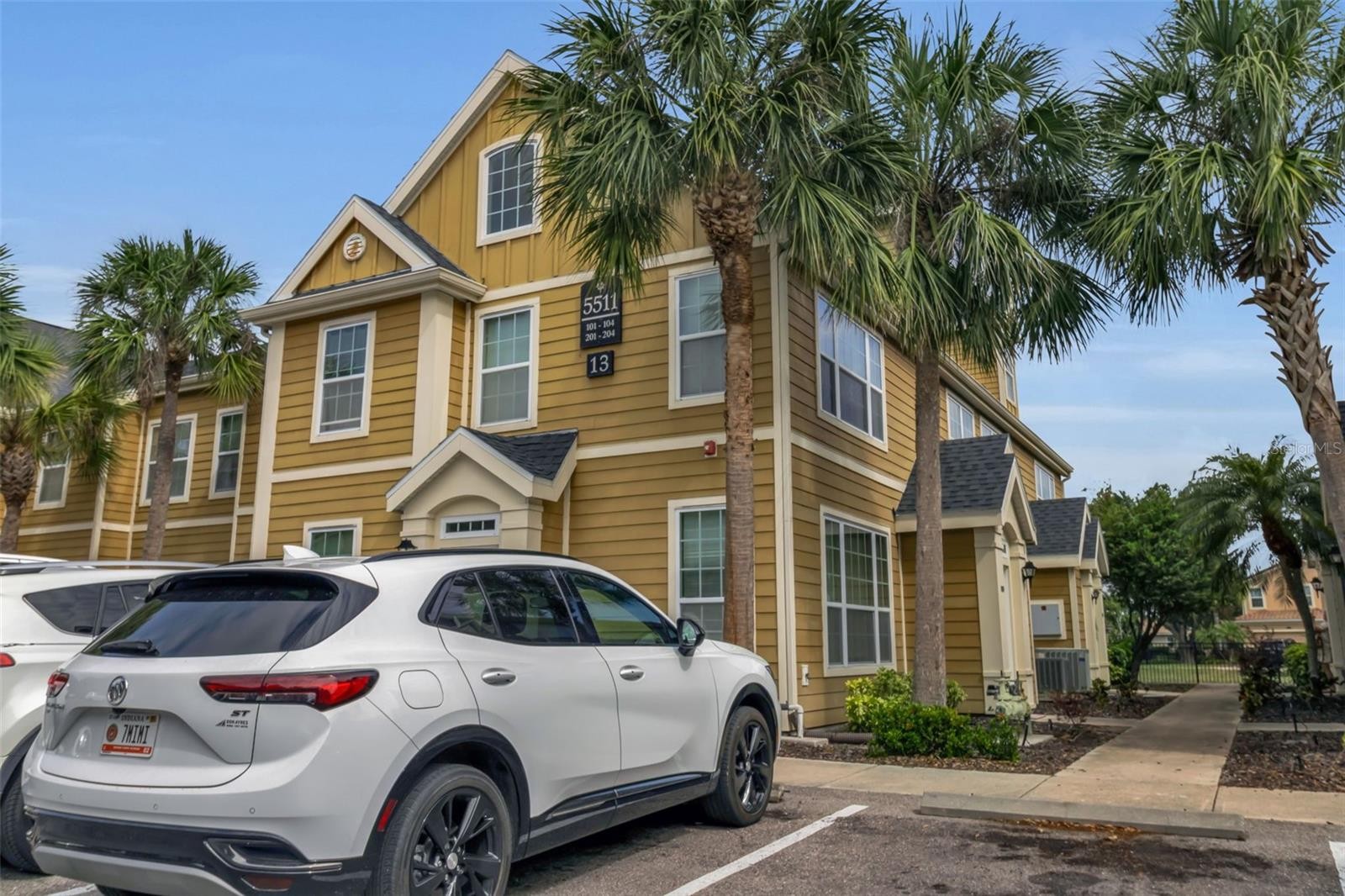 5511 ROSEHILL RD #203