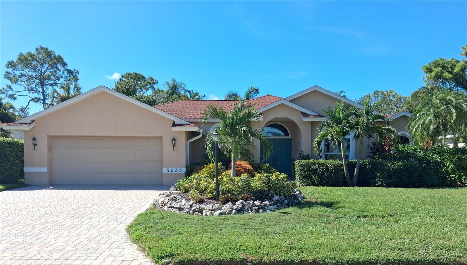 5220 SUNNYDALE CIR S