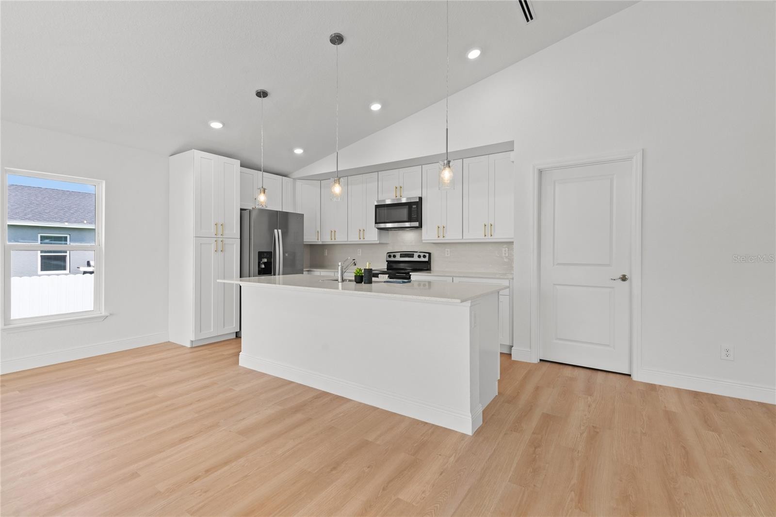 4097 HONEYBEE ST