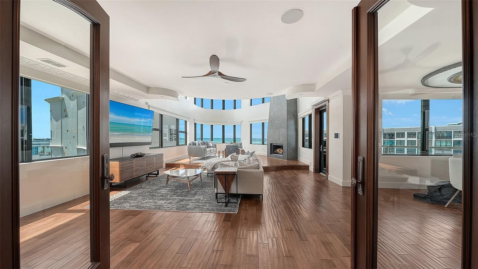 128 GOLDEN GATE PT #901B