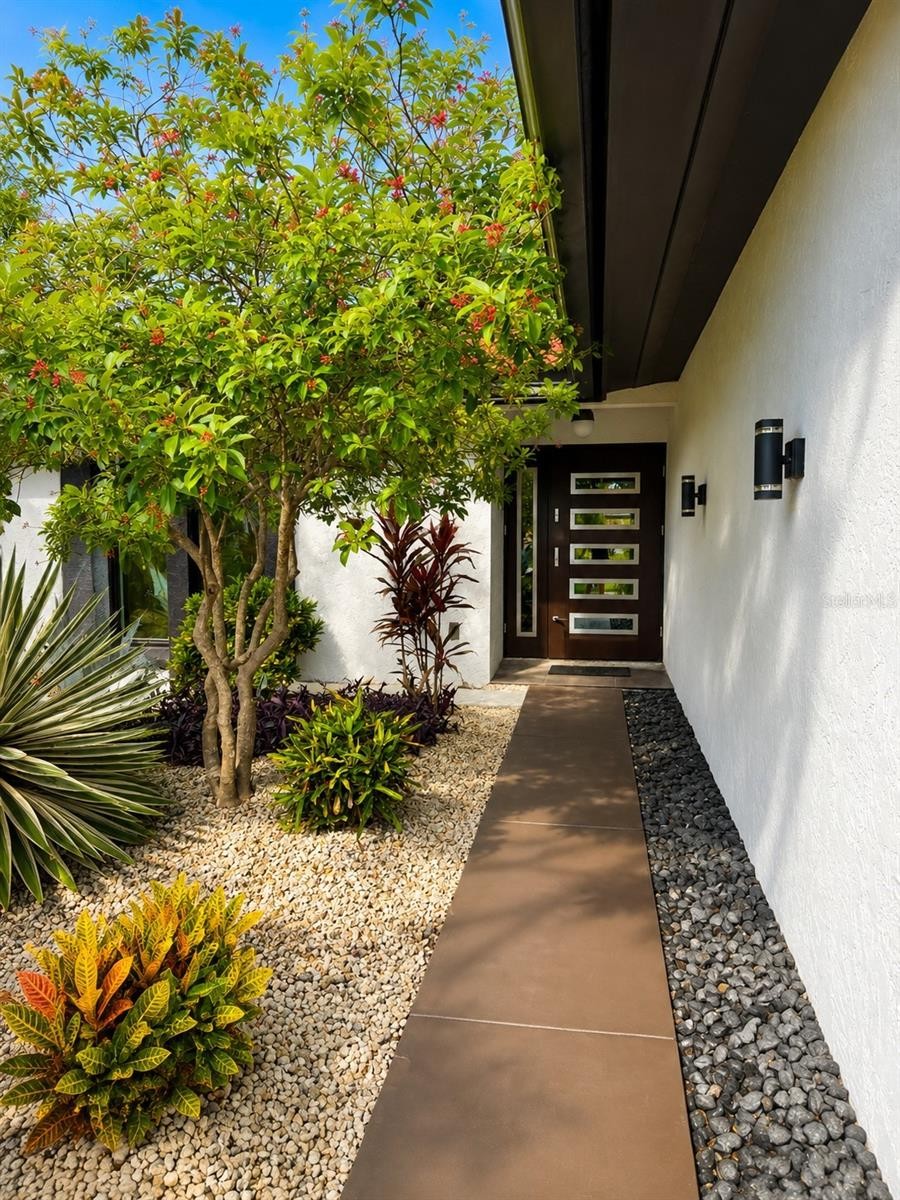 392 W ROSSETTI DR