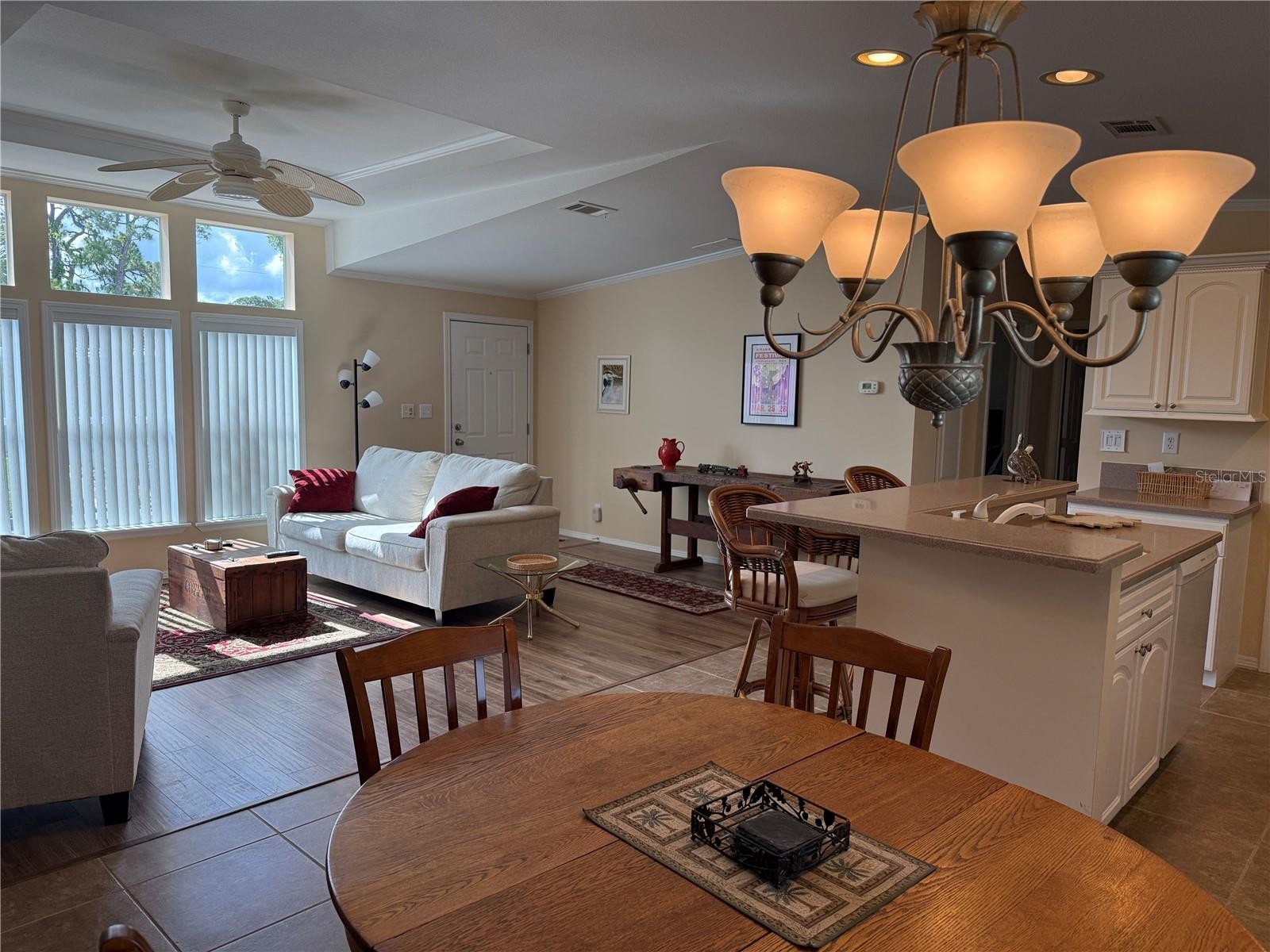 700 DAHLIA DR