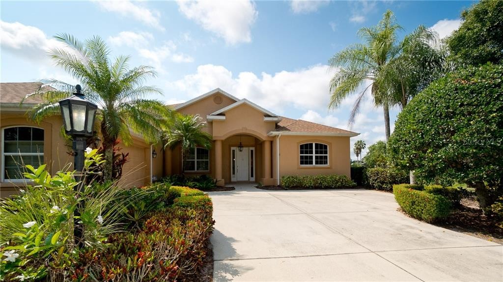 702 PLANTERS MANOR WAY