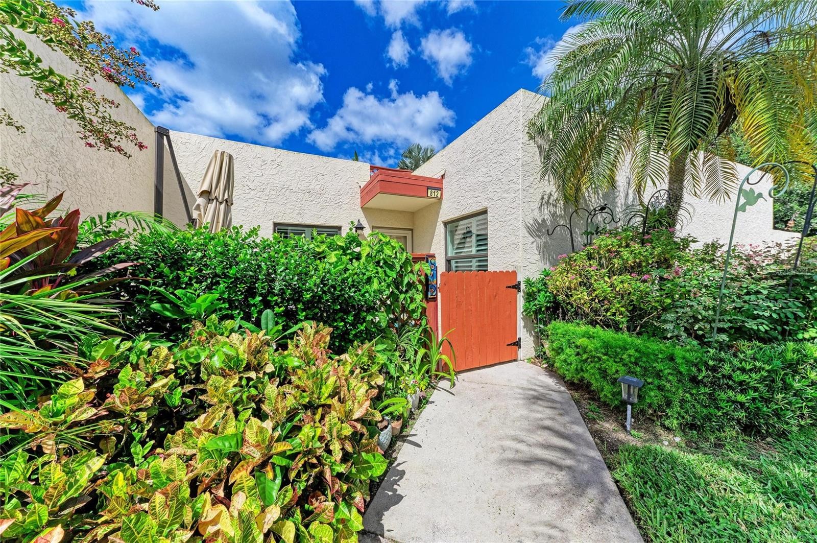 812 SPRING LAKES BLVD.