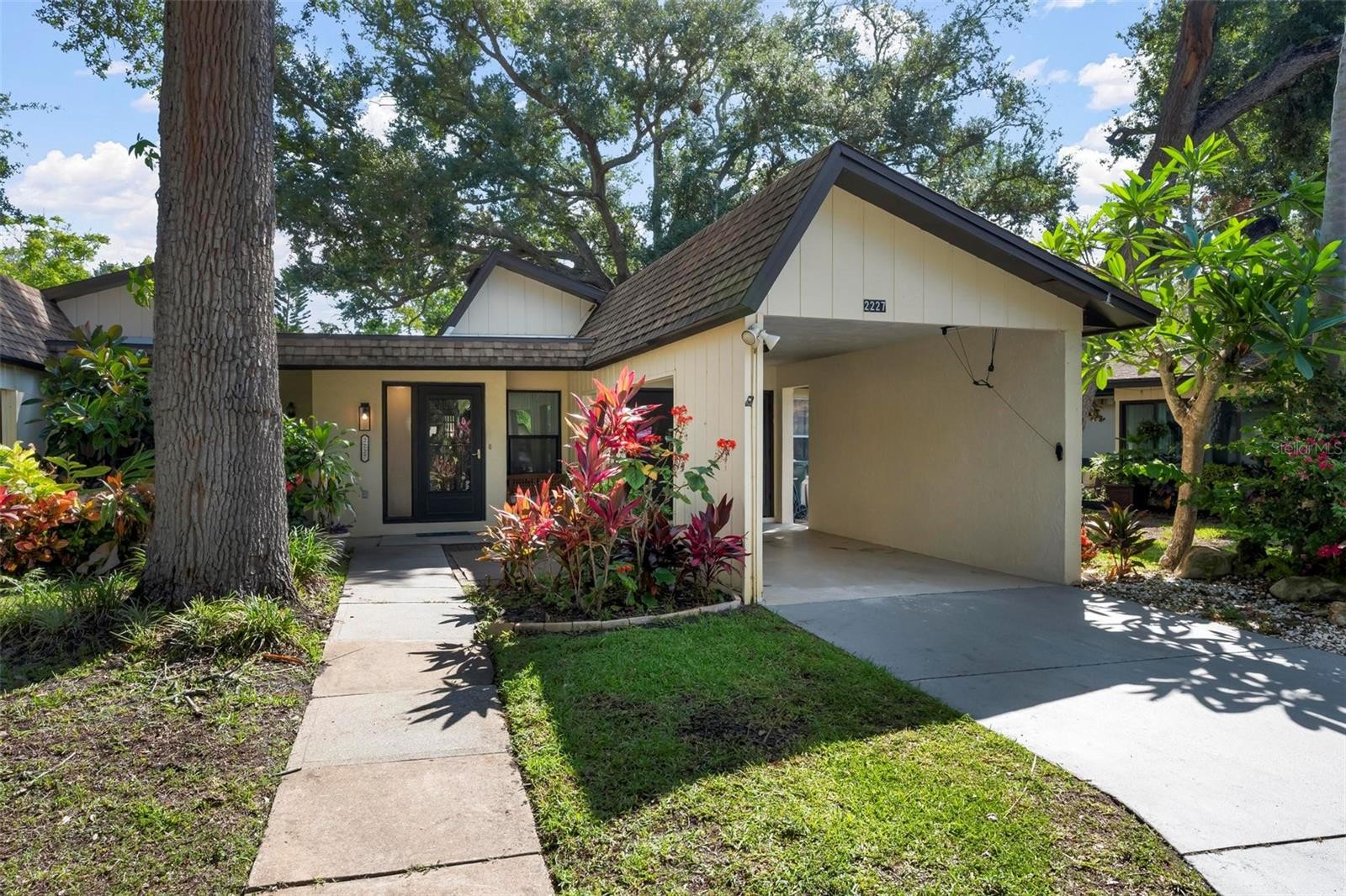 2227 CIRCLEWOOD DR #52