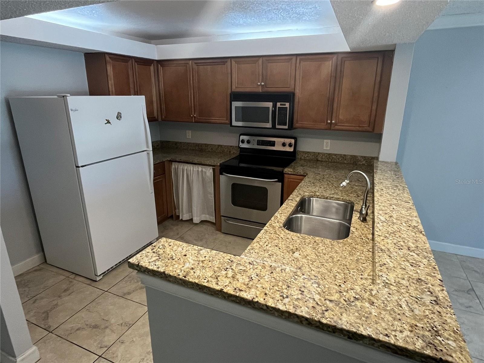 2740 COCONUT BAY LN #3210 (2J)