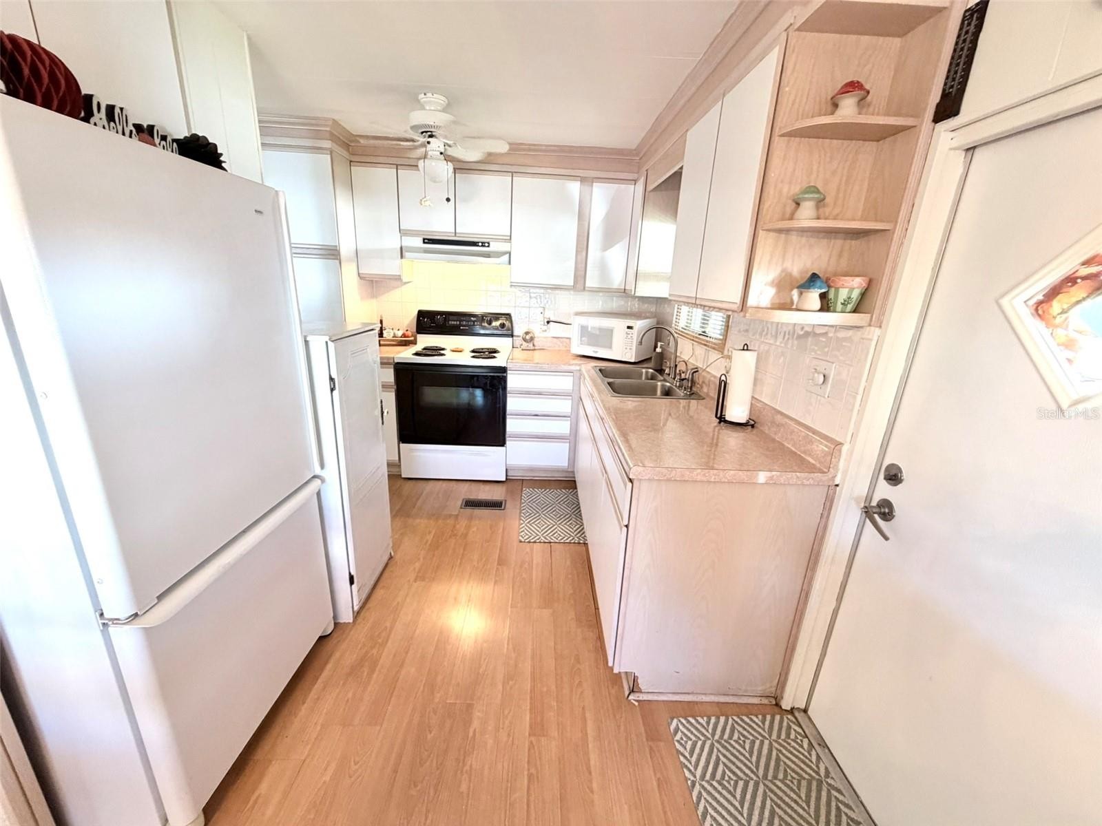 2224 CA D ORO DR
