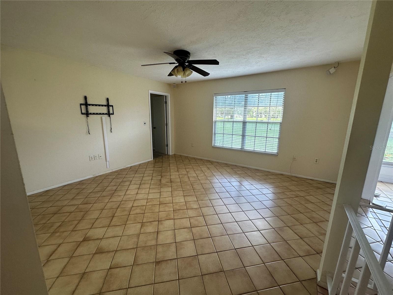 4242 OAKHURST CIR E