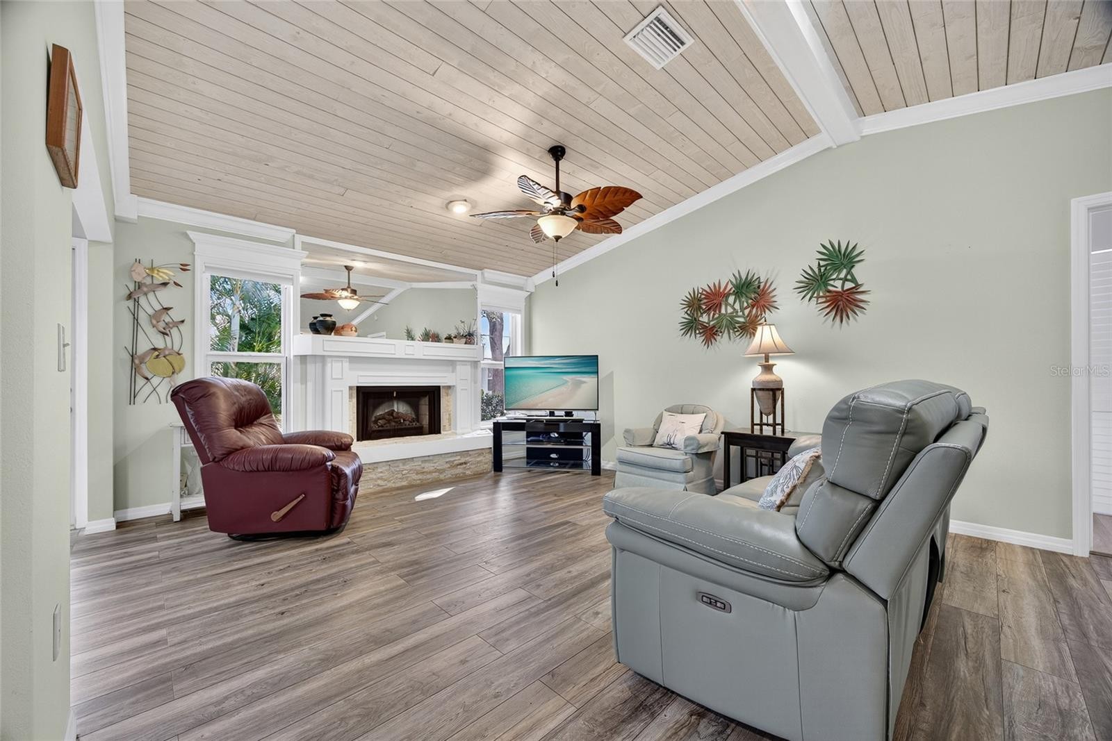 612 CHESTNUT LN #100