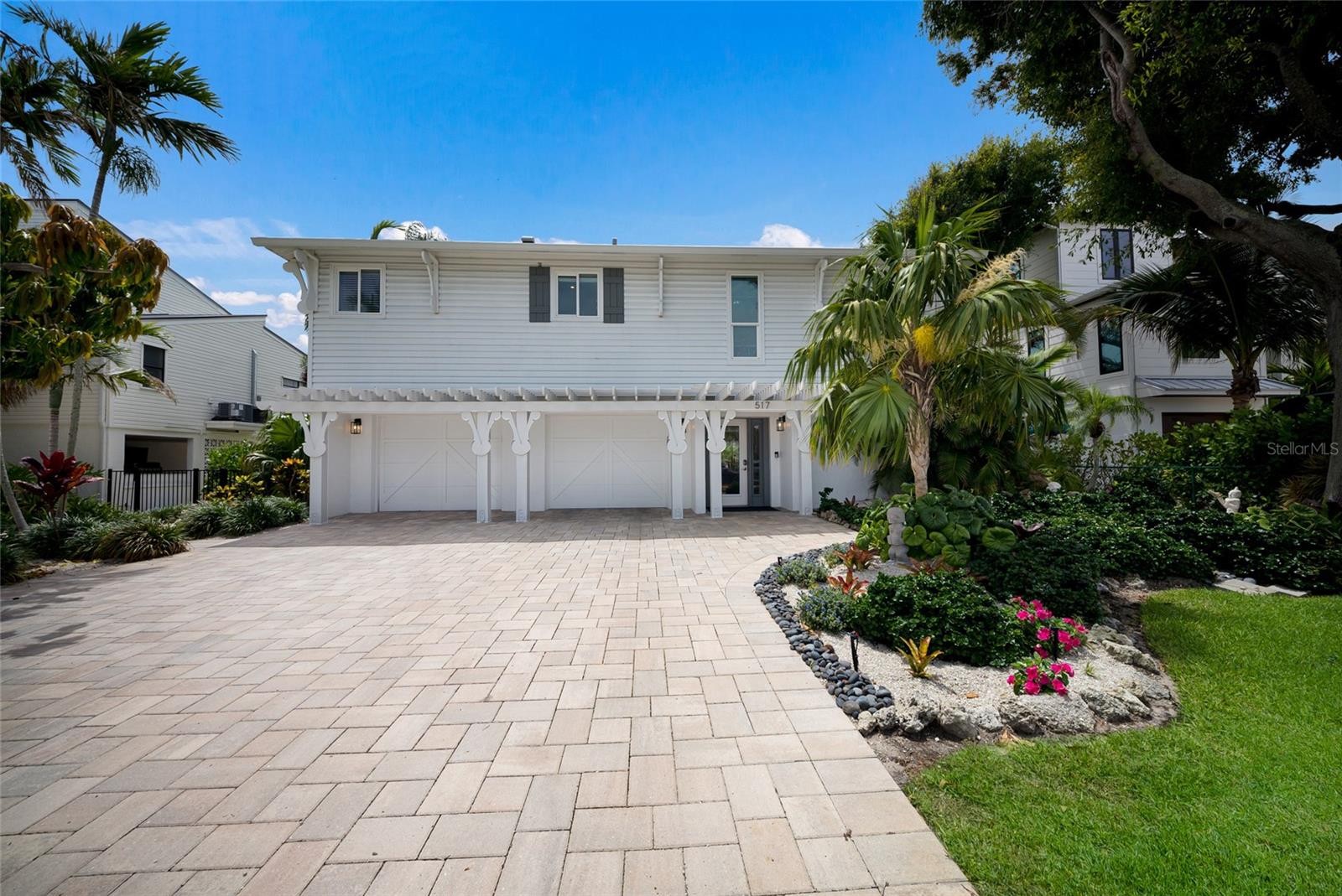 517 LOQUAT DR