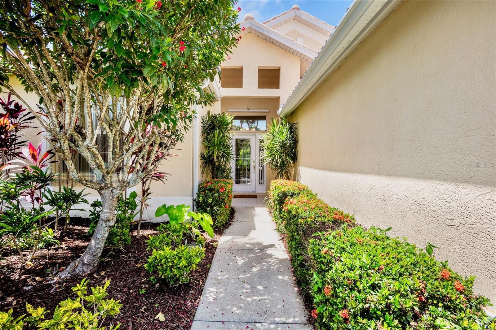 4859 SABAL LAKE CIR