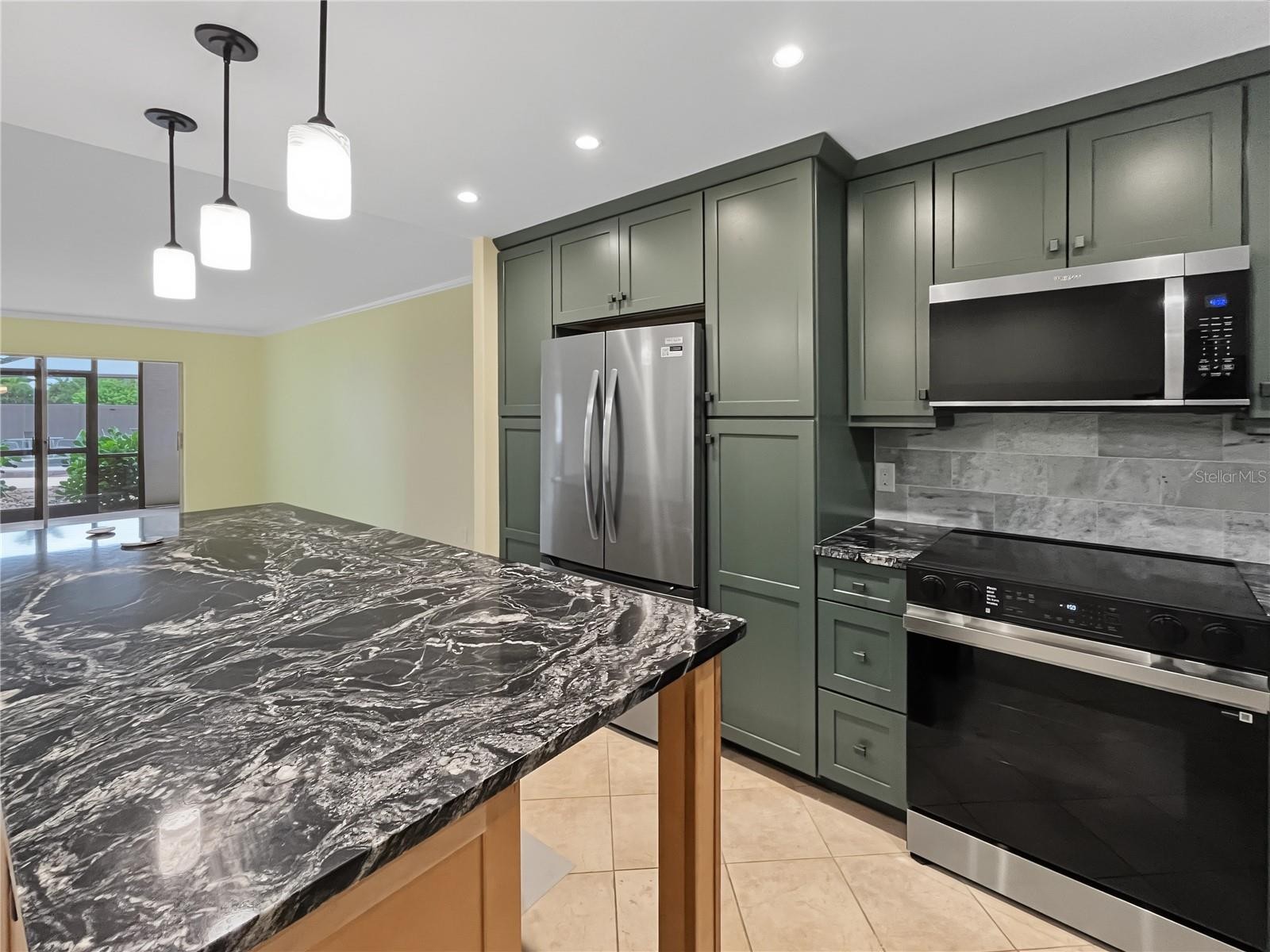 6470 HOLLYWOOD BLVD #104