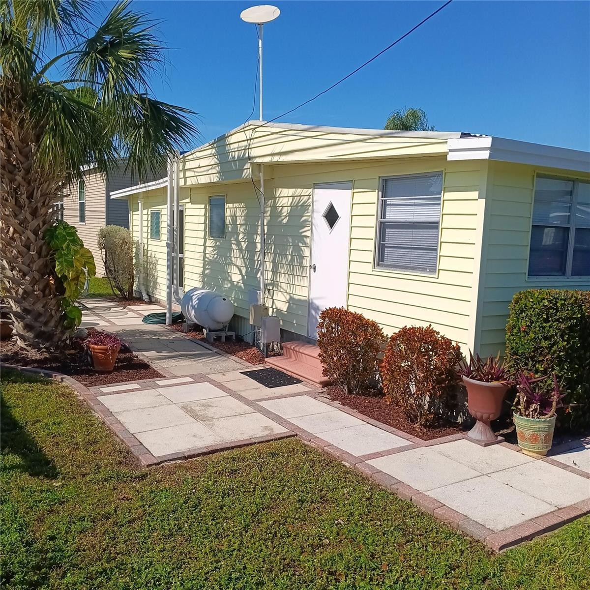810 49TH AVE W