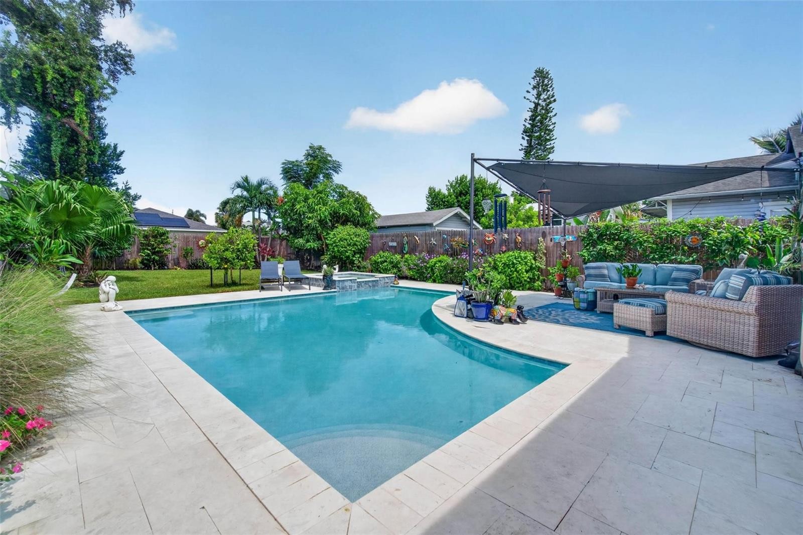 2318 7TH AVE W