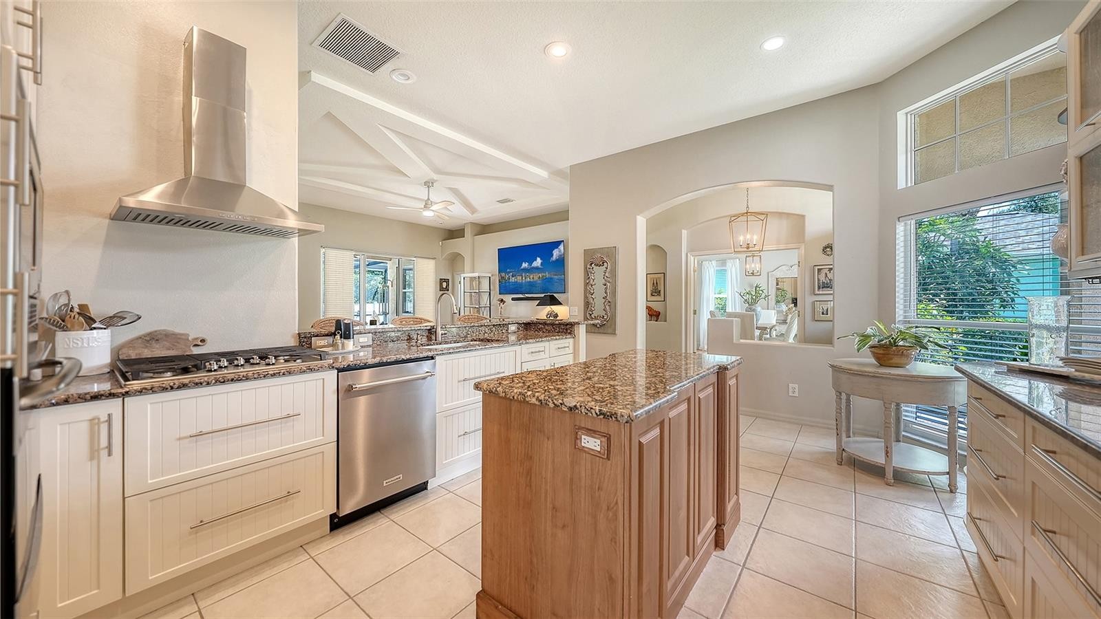 5122 CREEKSIDE TRL