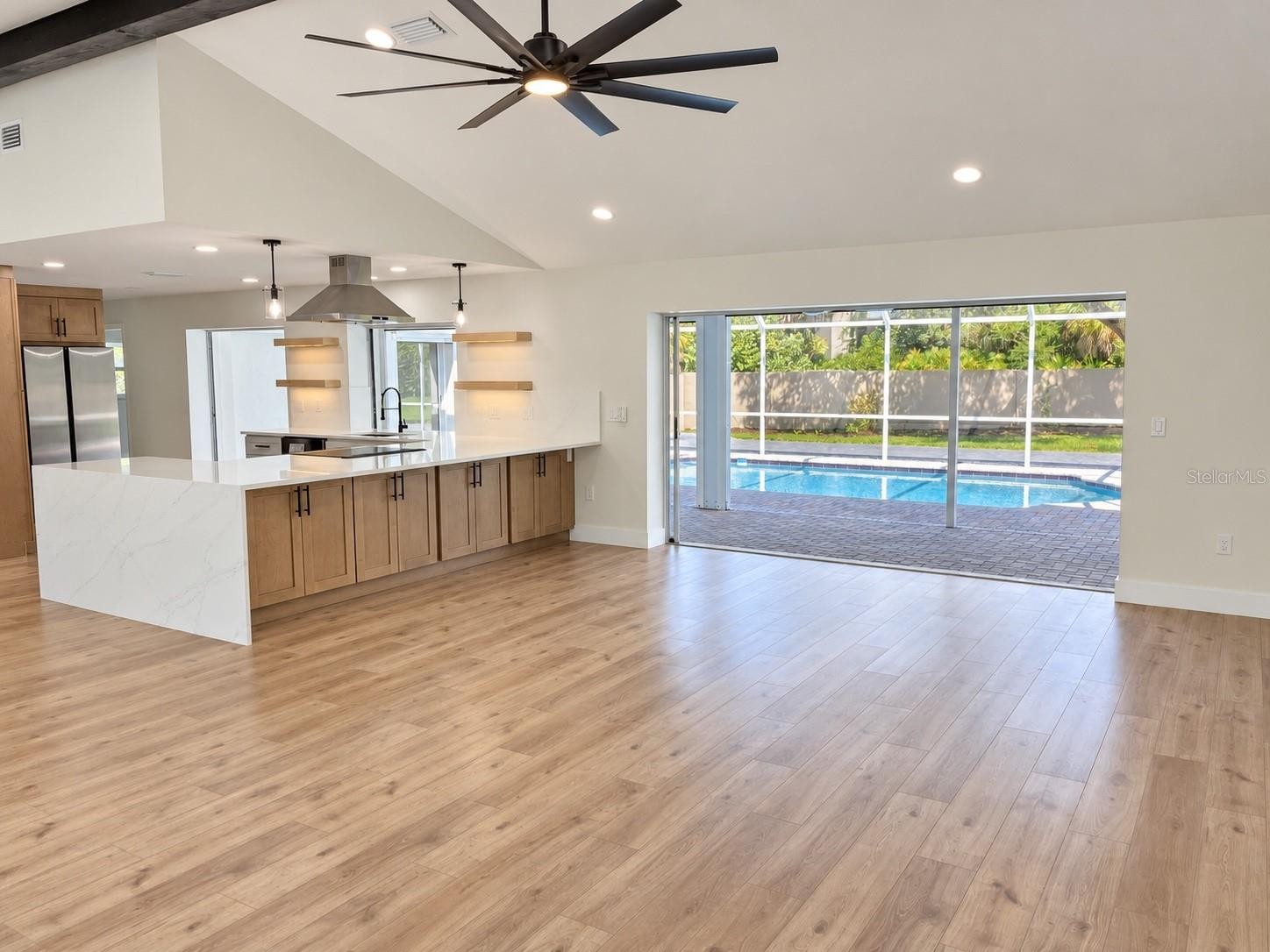 102 WINDWARD DR