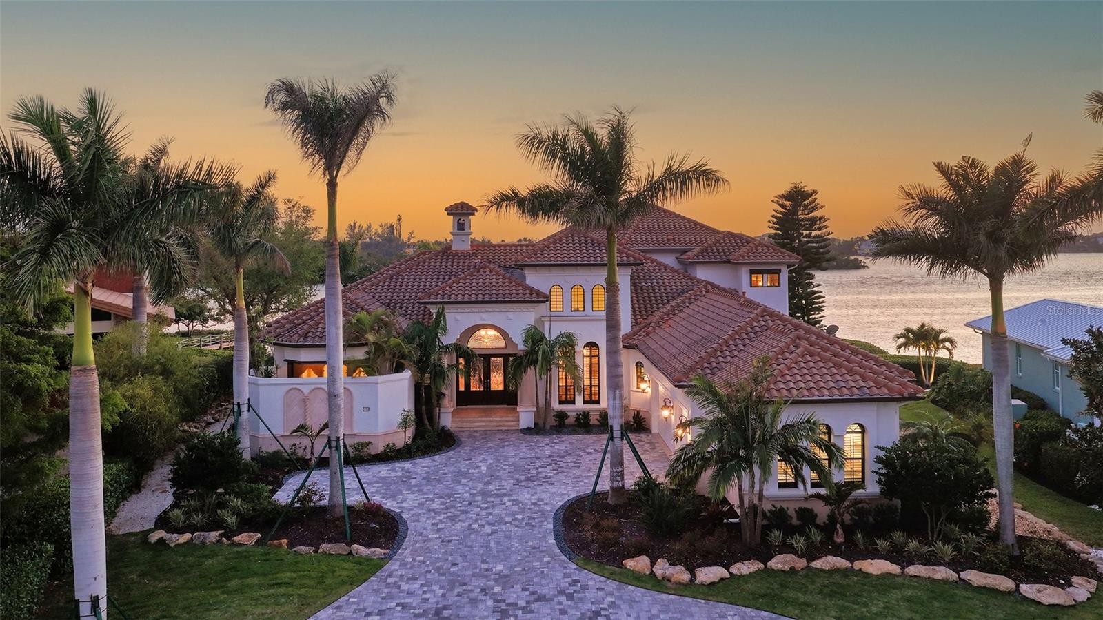 275 LOOKOUT POINT DR