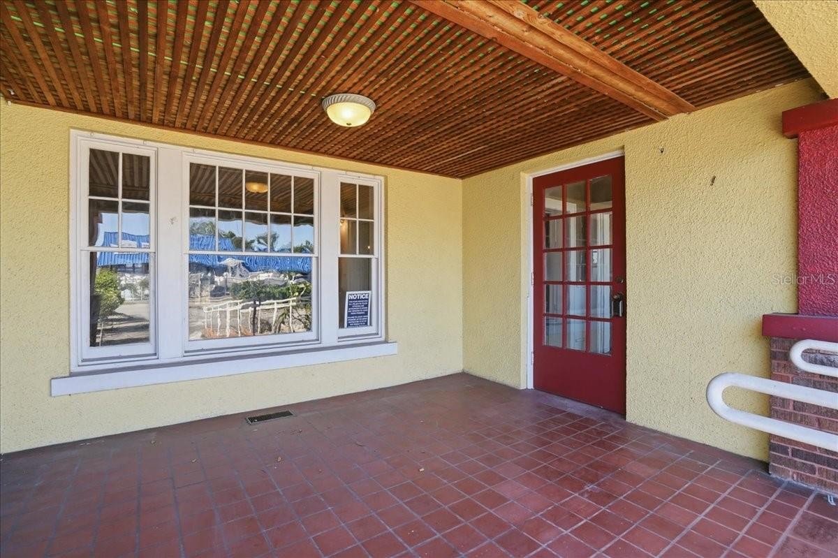 337 8TH AVE W