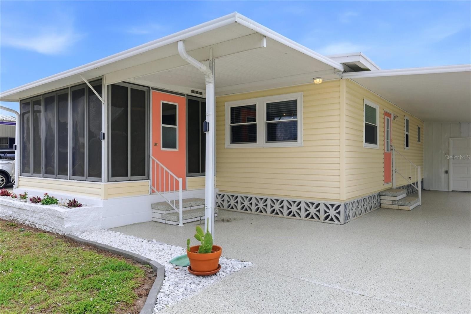 1205 45TH AVENUE DR E