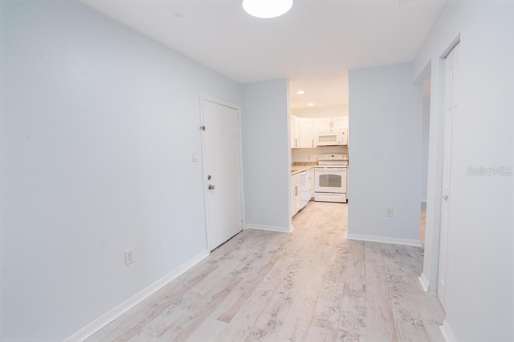 5503 FOUNTAIN LAKE CIR #104