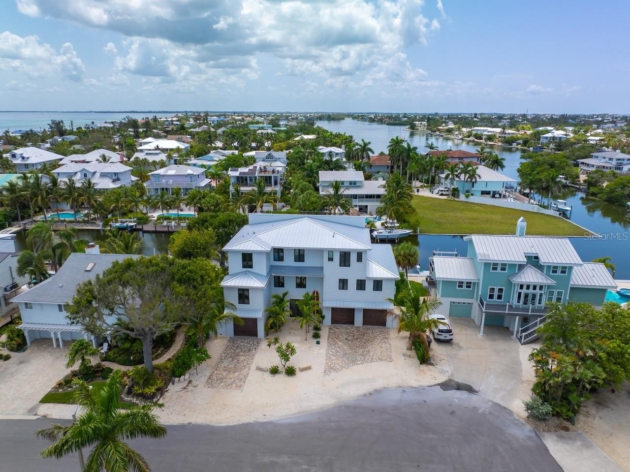 515 LOQUAT DR