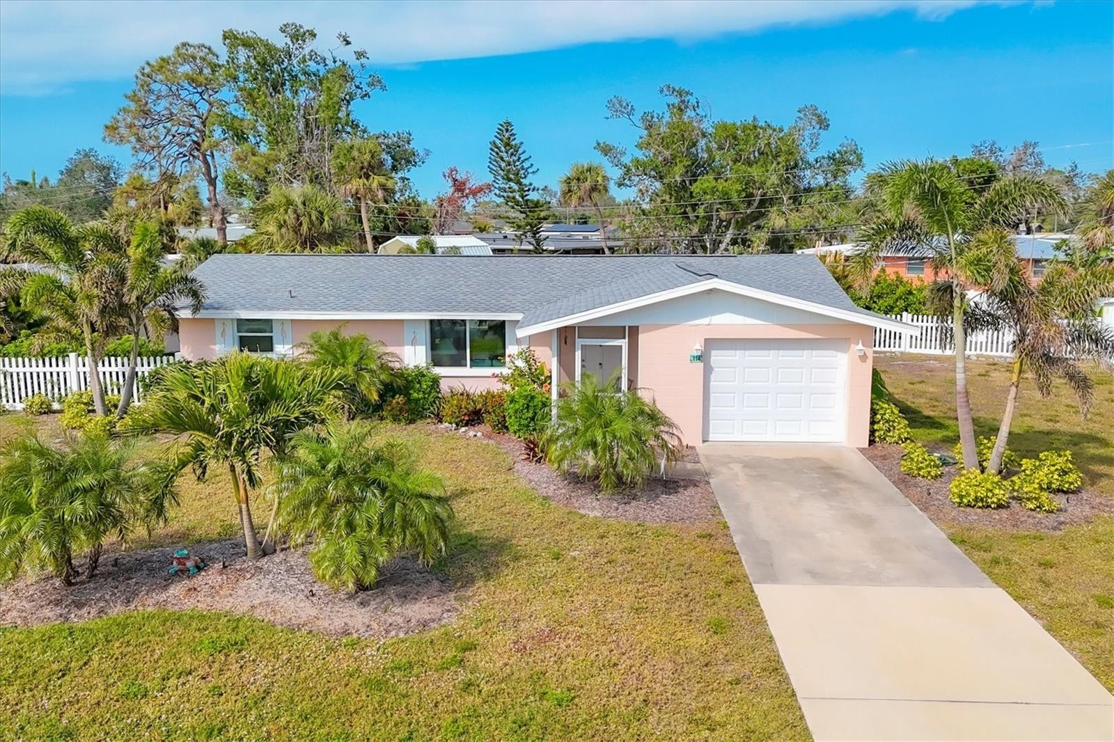 114 LEE CIR