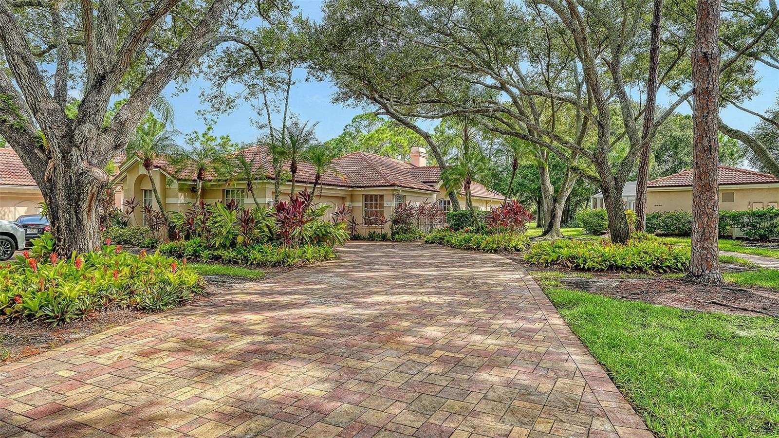 3944 LYNDHURST CT