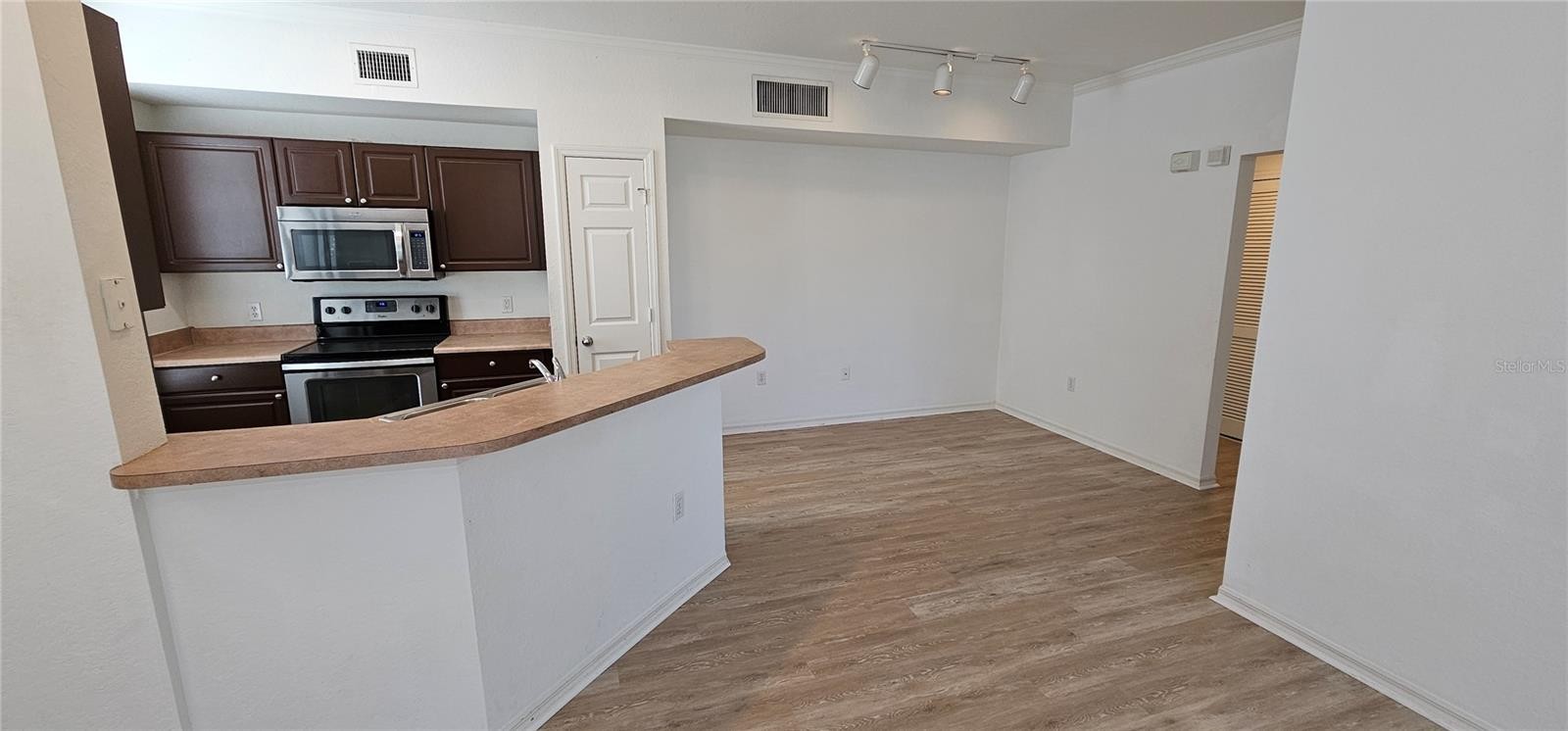 5581 ROSEHILL RD #104