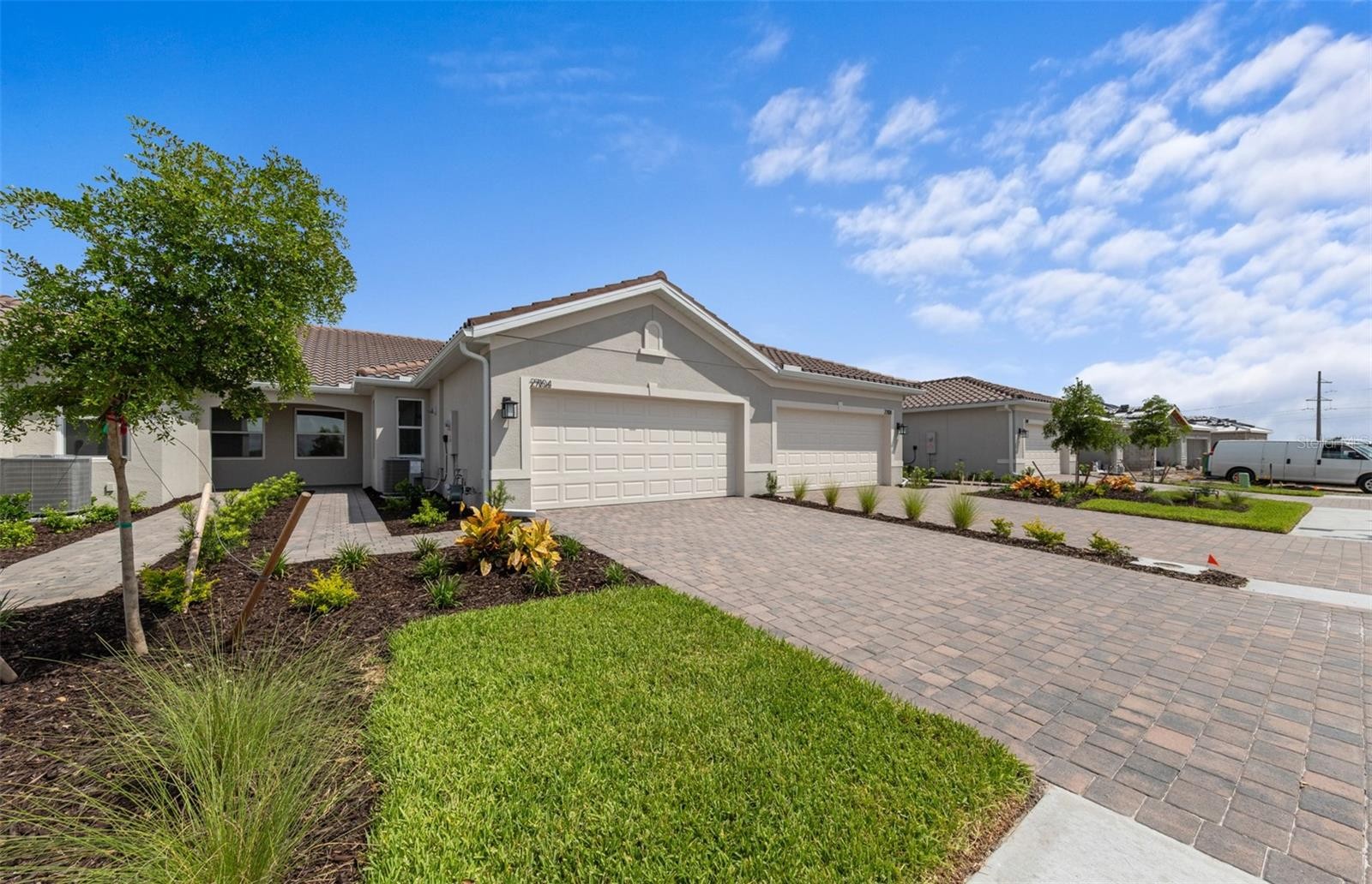 27104 CLAM SHELL CT