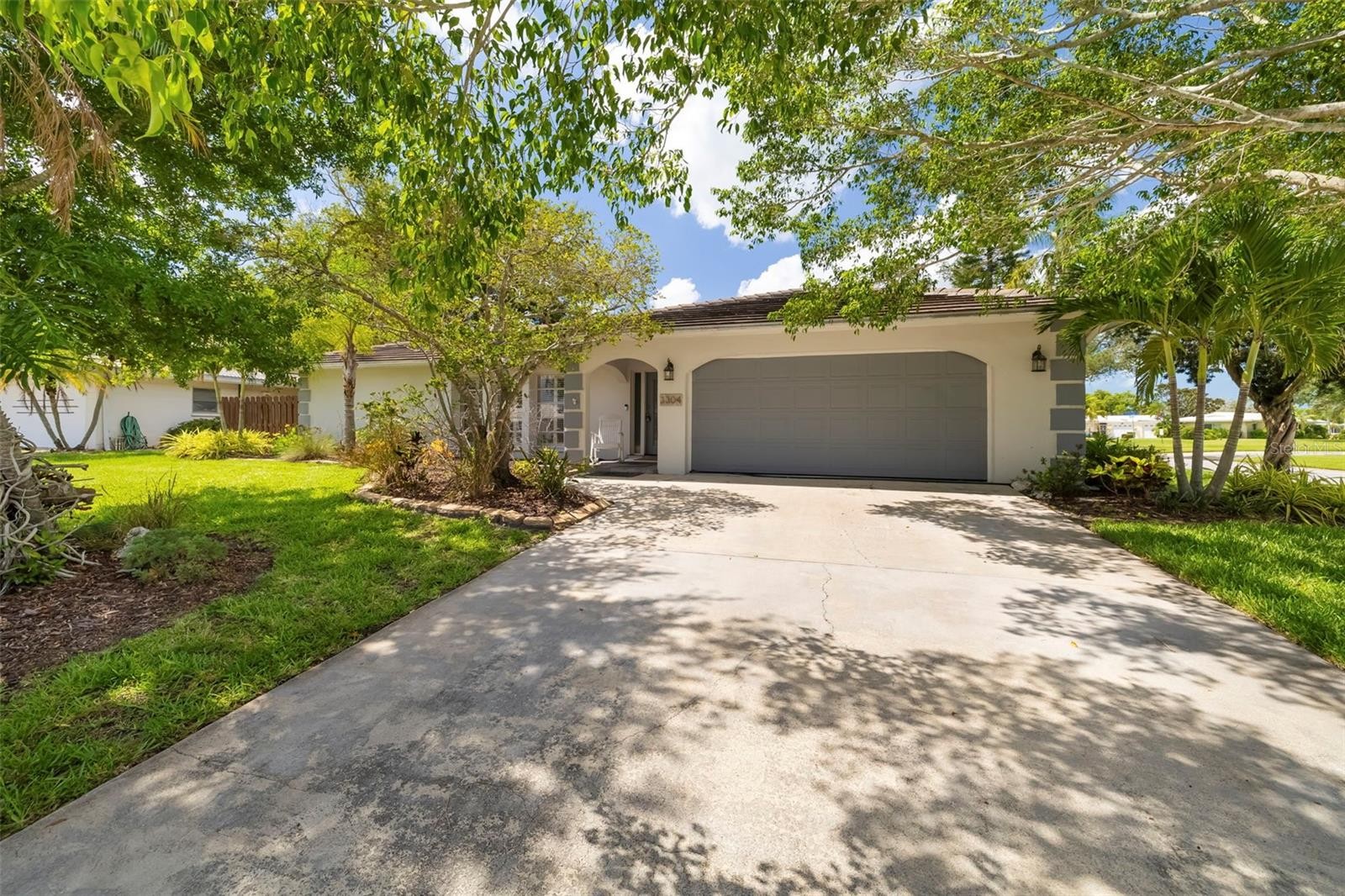 3304 SPRING MILL CIR