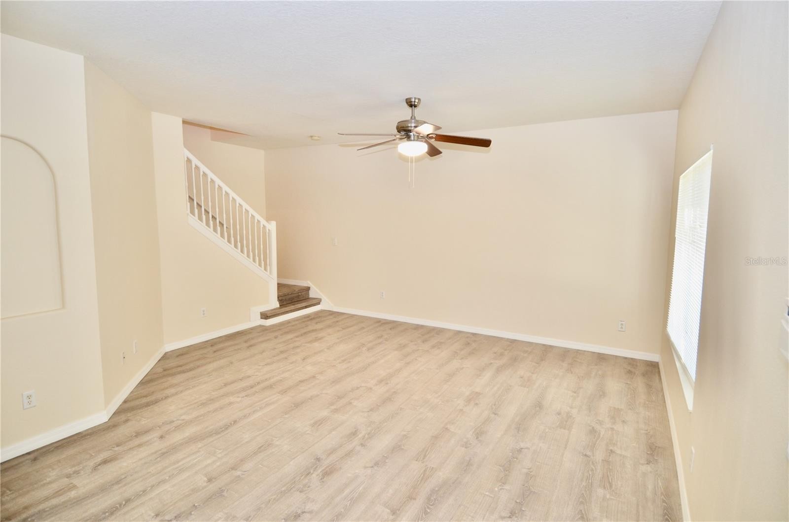 238 CAPE HARBOUR LOOP #102