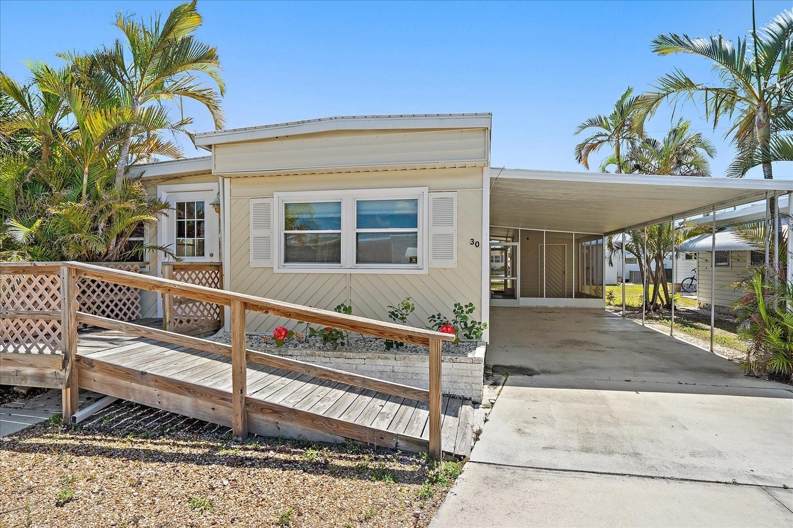 30 FLORES DR